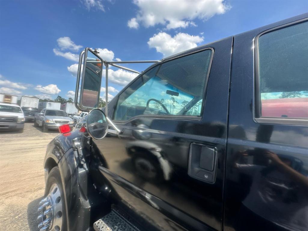 2004 FORD F750
