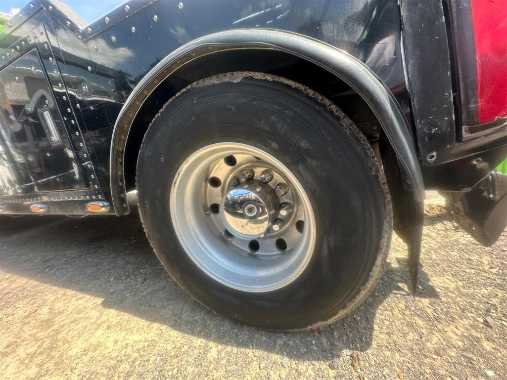 2004 FORD F750