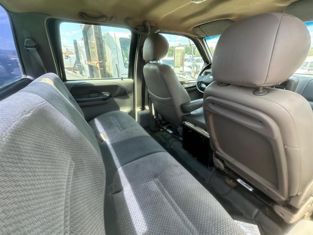 2004 FORD F750