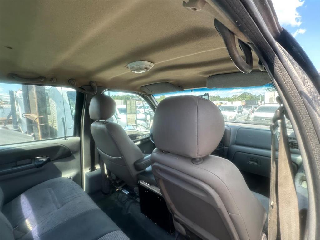 2004 FORD F750