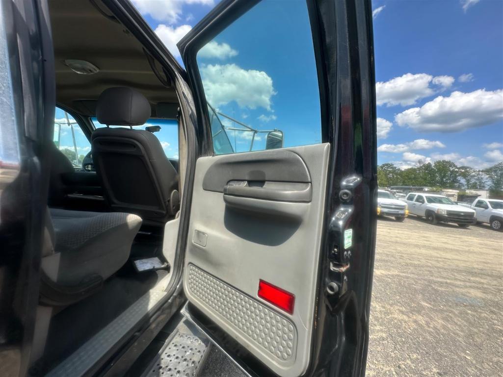 2004 FORD F750