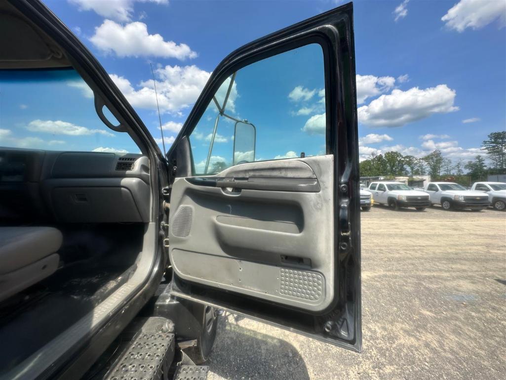2004 FORD F750