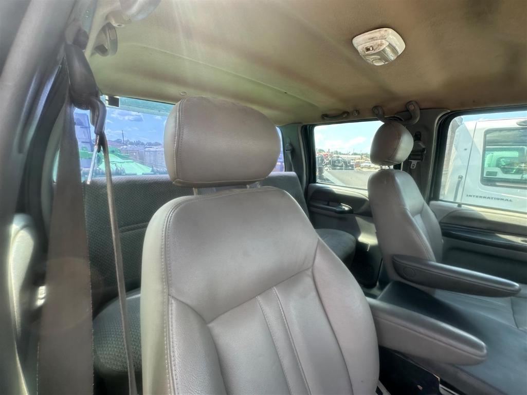 2004 FORD F750