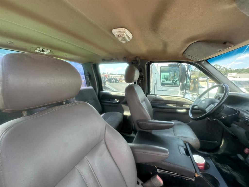 2004 FORD F750