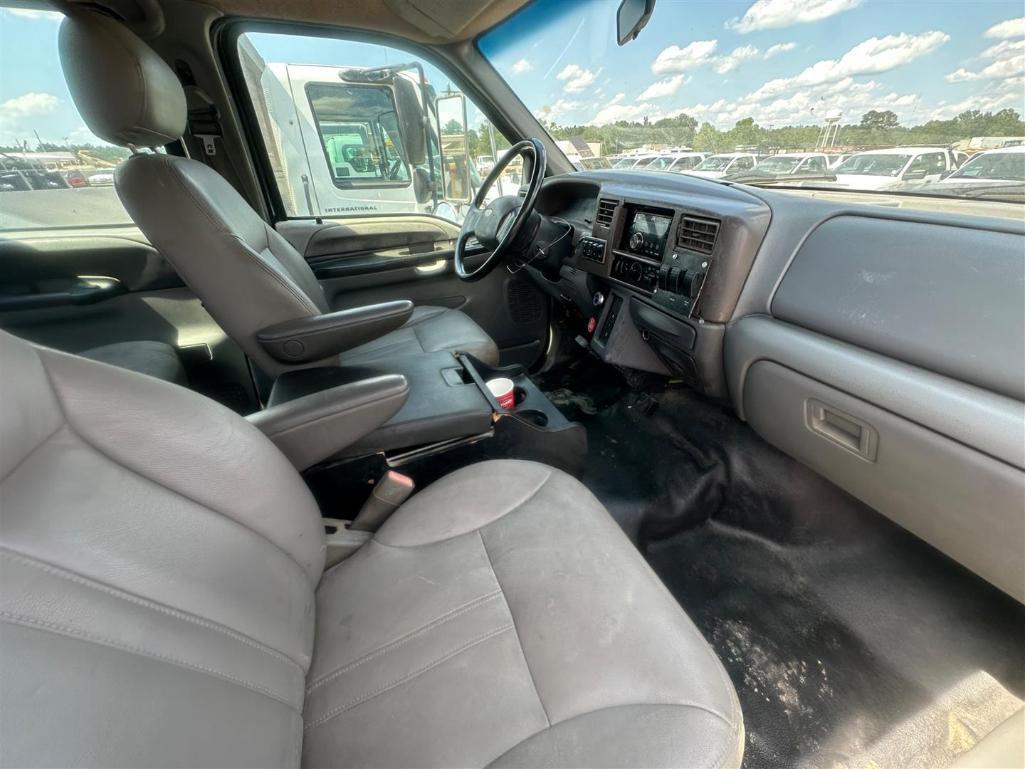 2004 FORD F750