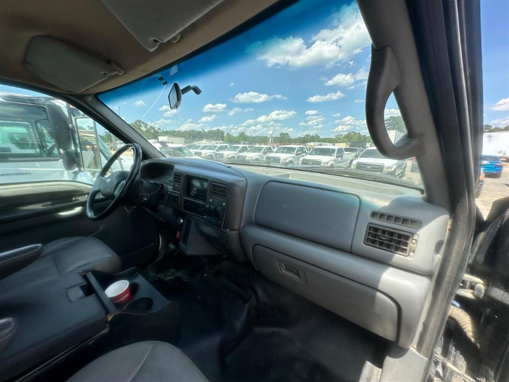 2004 FORD F750