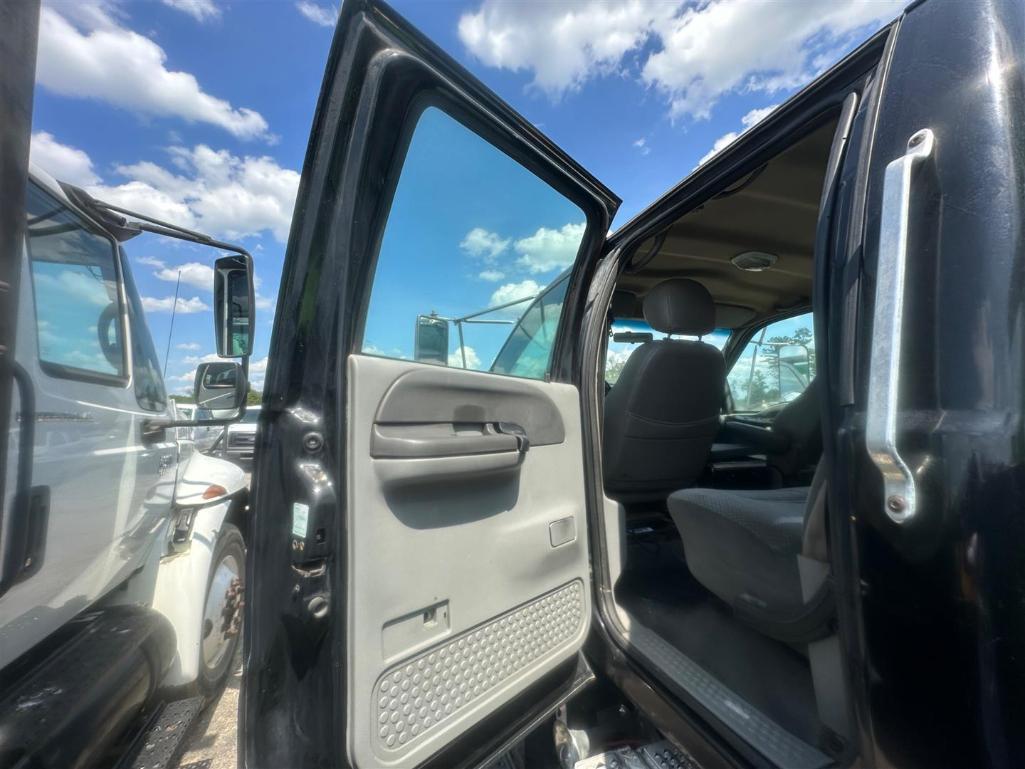 2004 FORD F750