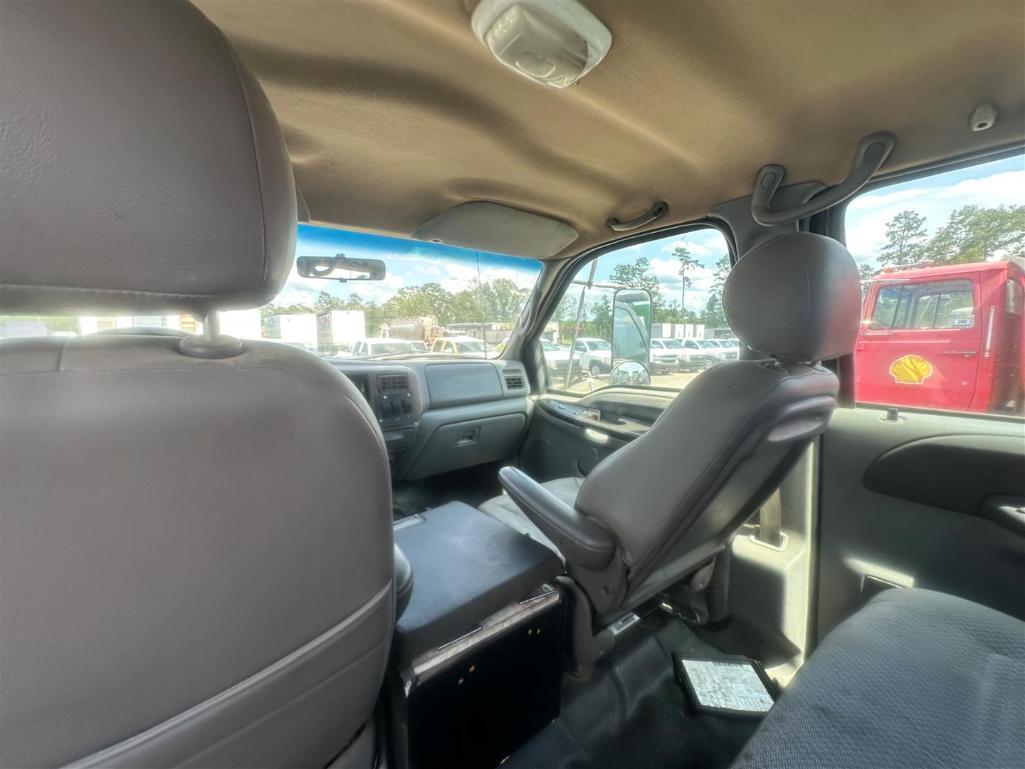 2004 FORD F750
