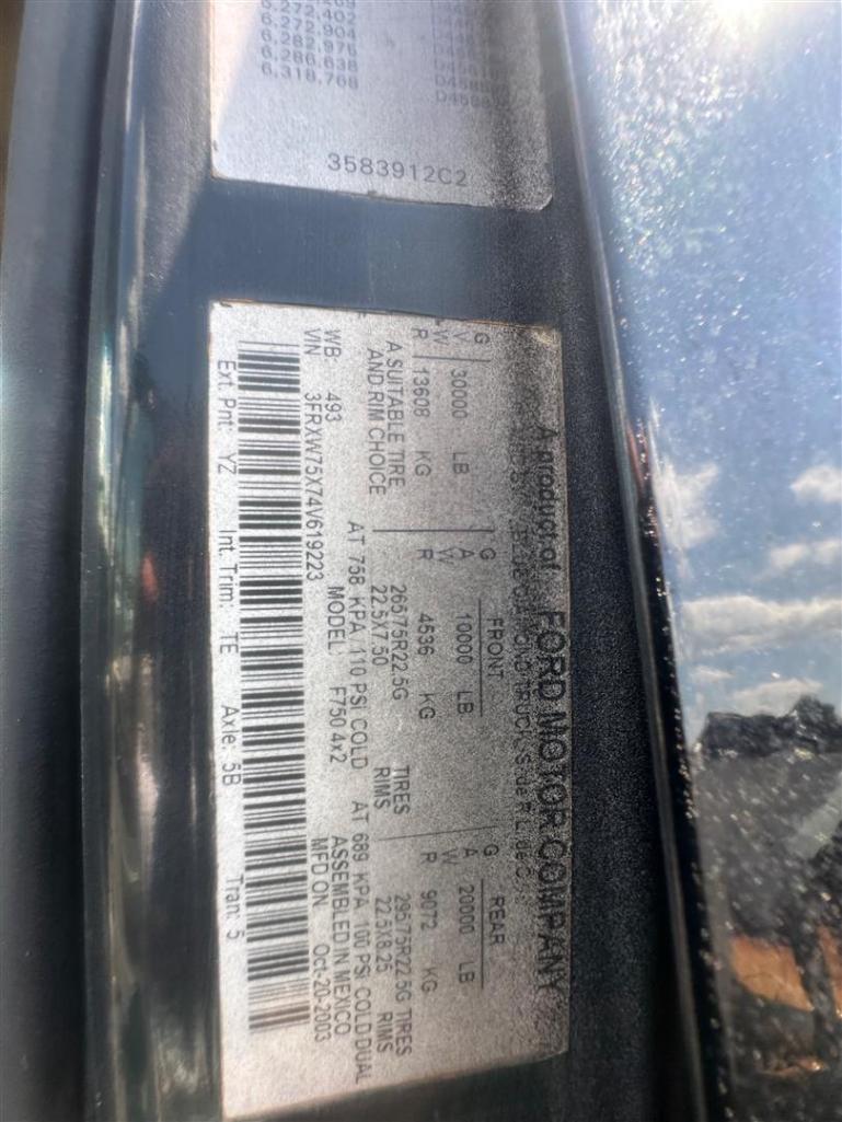2004 FORD F750