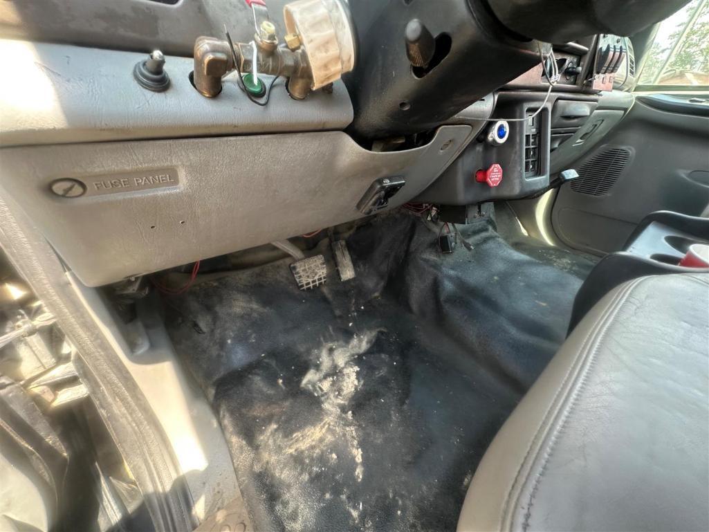 2004 FORD F750