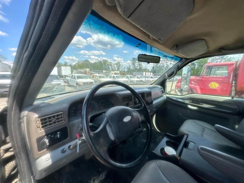 2004 FORD F750