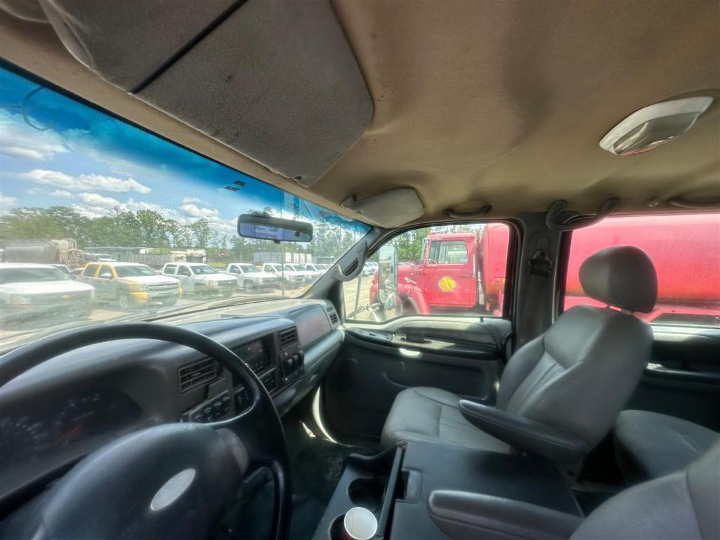 2004 FORD F750