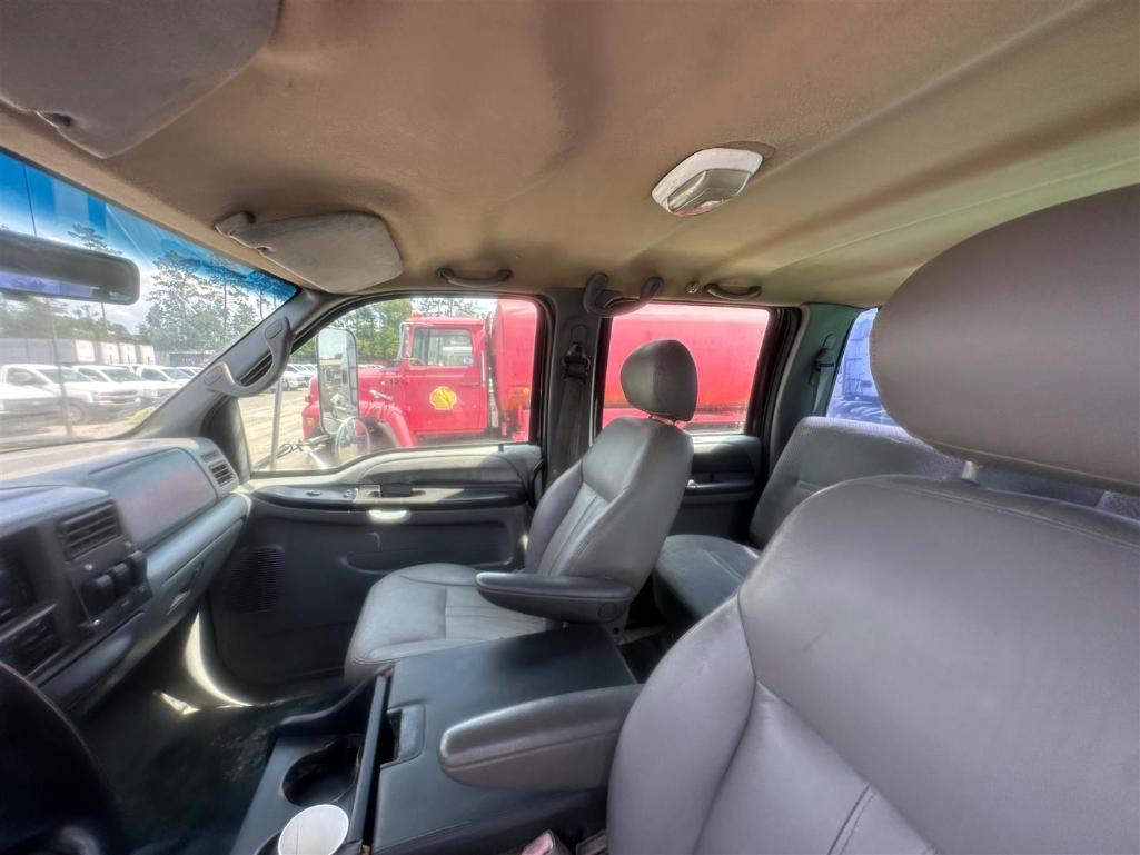2004 FORD F750
