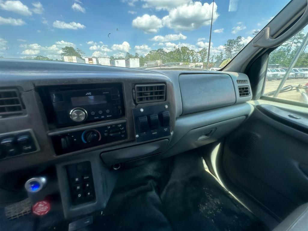 2004 FORD F750