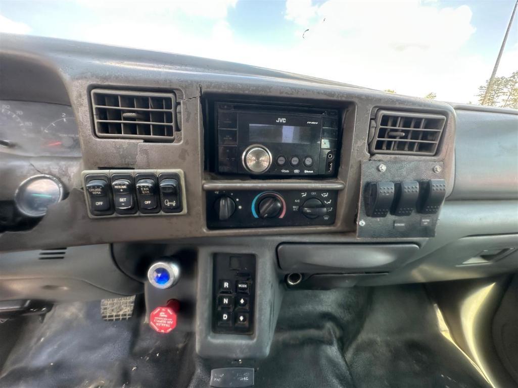 2004 FORD F750