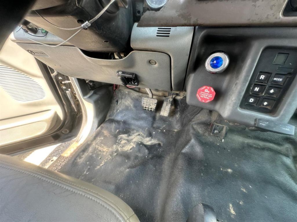 2004 FORD F750