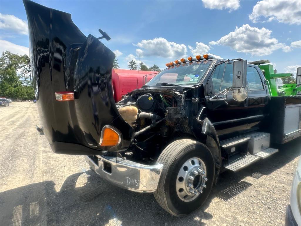 2004 FORD F750