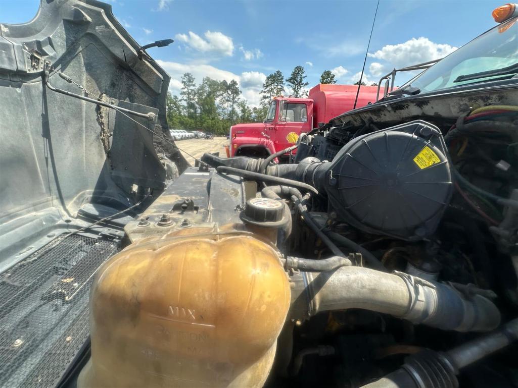 2004 FORD F750
