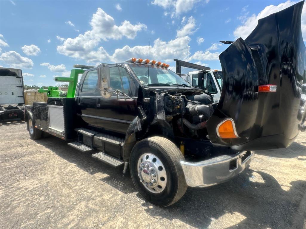 2004 FORD F750