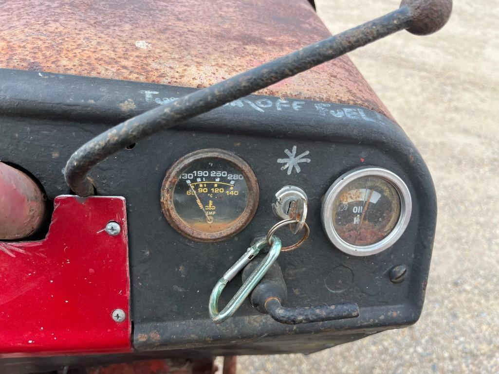 INTERNATIONAL B275 TRACTOR