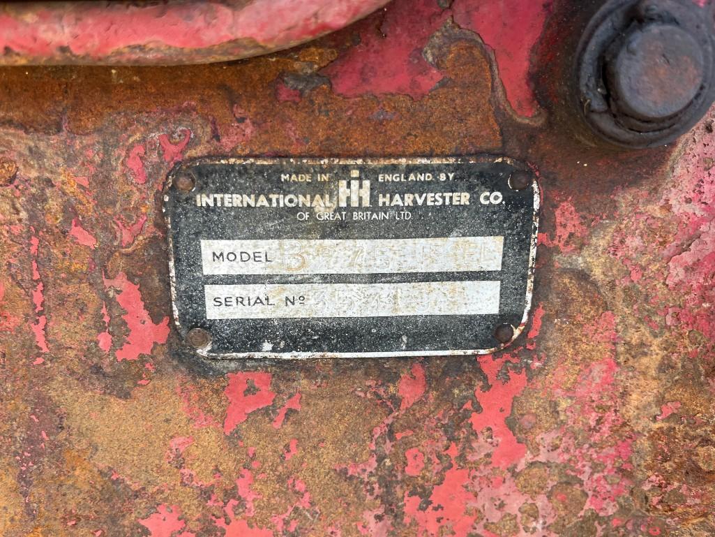 INTERNATIONAL B275 TRACTOR