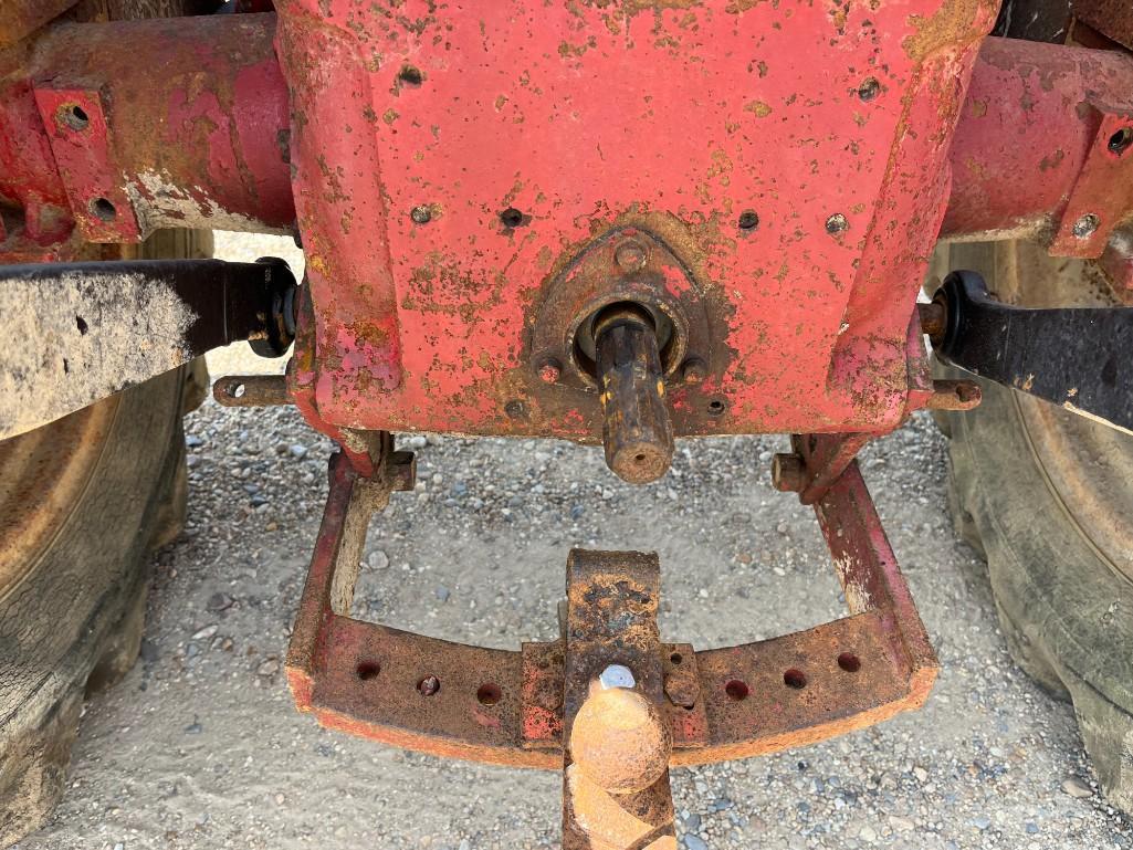 INTERNATIONAL B275 TRACTOR