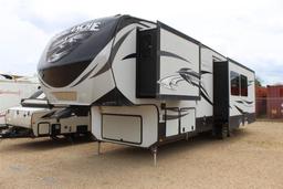 2015 KEYSTONE AVALANCHE 36FT TRAVEL TRAILER
