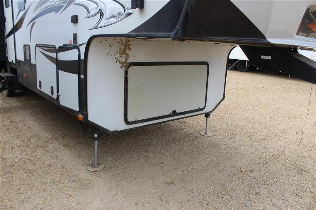2015 KEYSTONE AVALANCHE 36FT TRAVEL TRAILER