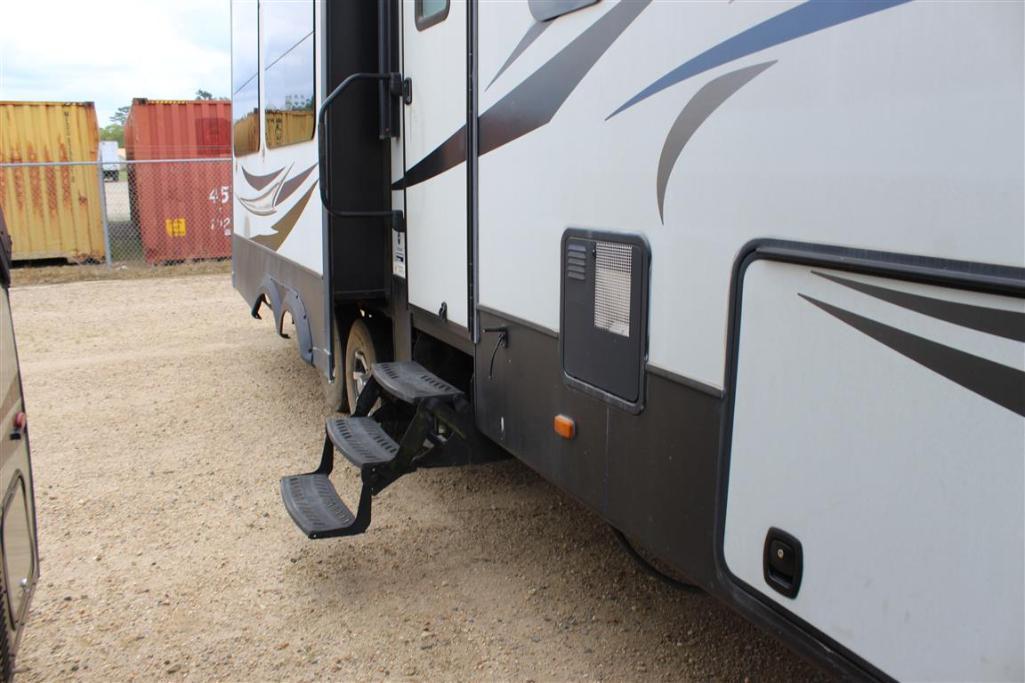 2015 KEYSTONE AVALANCHE 36FT TRAVEL TRAILER