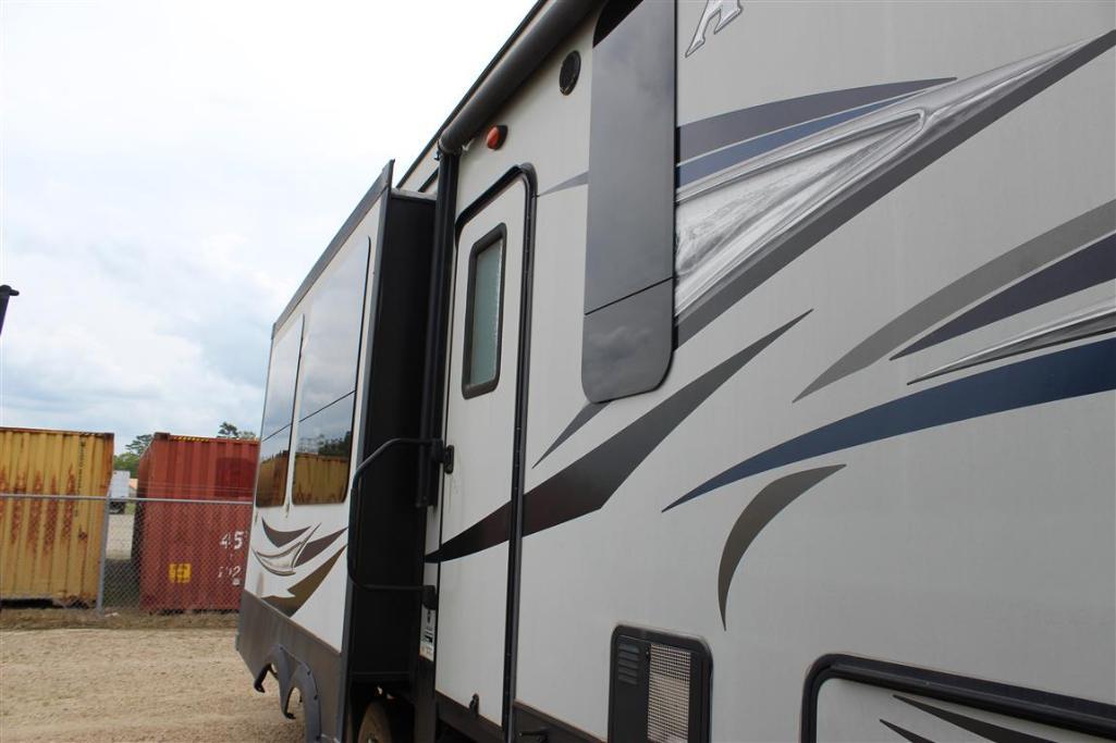 2015 KEYSTONE AVALANCHE 36FT TRAVEL TRAILER