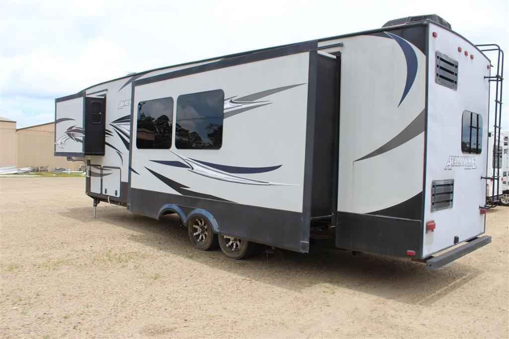 2015 KEYSTONE AVALANCHE 36FT TRAVEL TRAILER