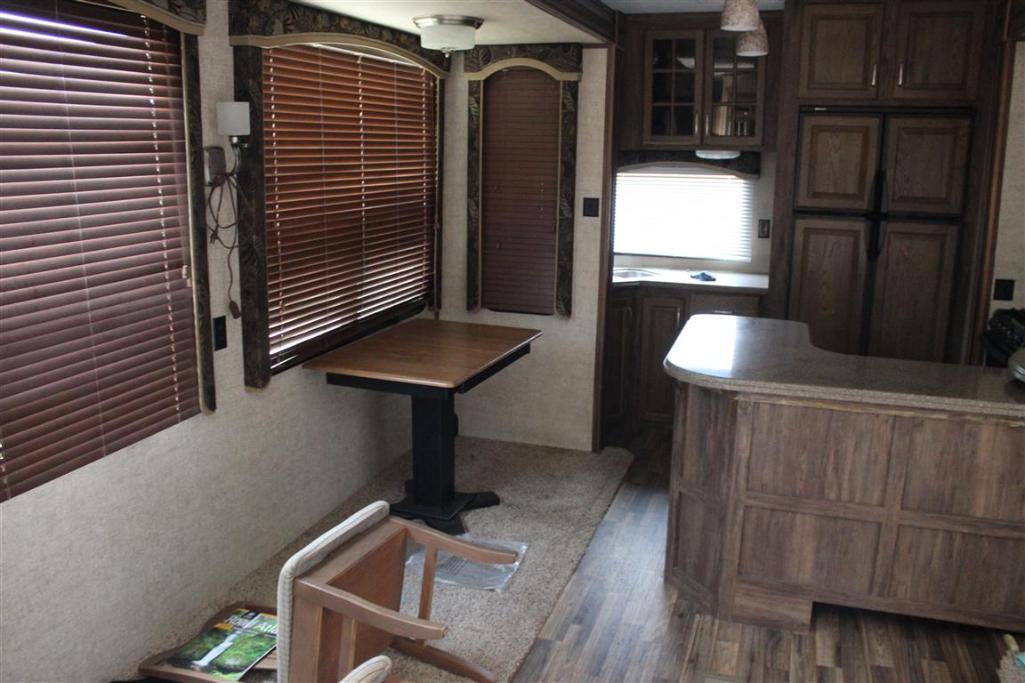 2015 KEYSTONE AVALANCHE 36FT TRAVEL TRAILER
