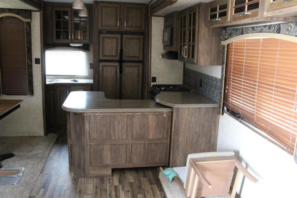2015 KEYSTONE AVALANCHE 36FT TRAVEL TRAILER