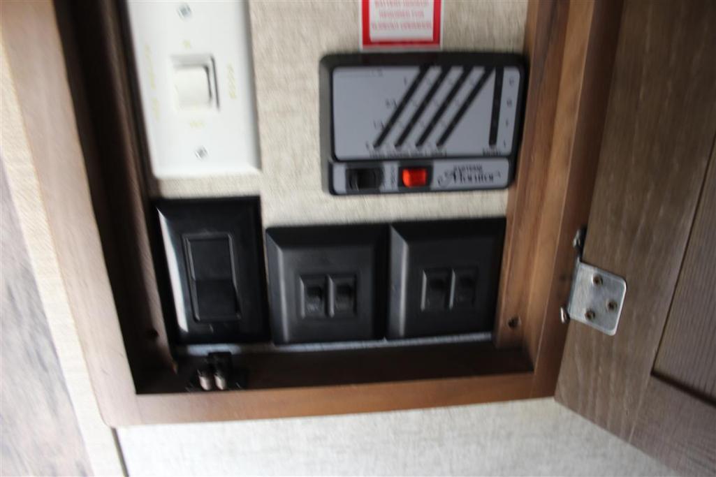 2015 KEYSTONE AVALANCHE 36FT TRAVEL TRAILER
