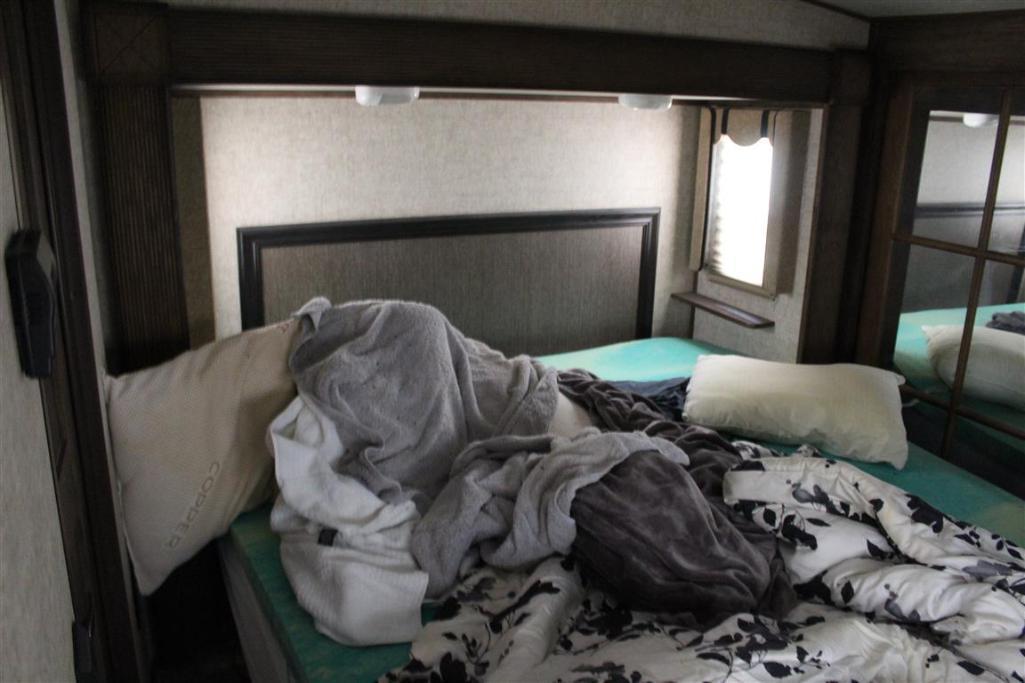 2015 KEYSTONE AVALANCHE 36FT TRAVEL TRAILER