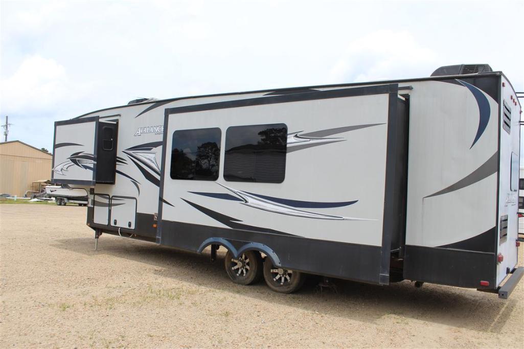 2015 KEYSTONE AVALANCHE 36FT TRAVEL TRAILER