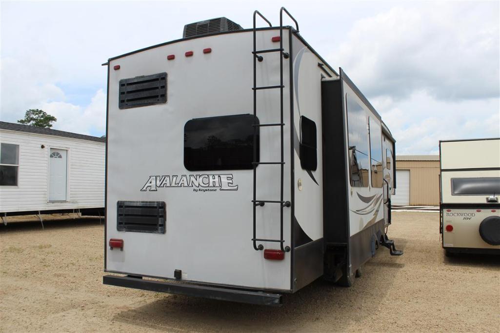2015 KEYSTONE AVALANCHE 36FT TRAVEL TRAILER