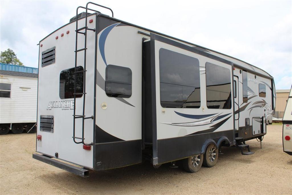 2015 KEYSTONE AVALANCHE 36FT TRAVEL TRAILER