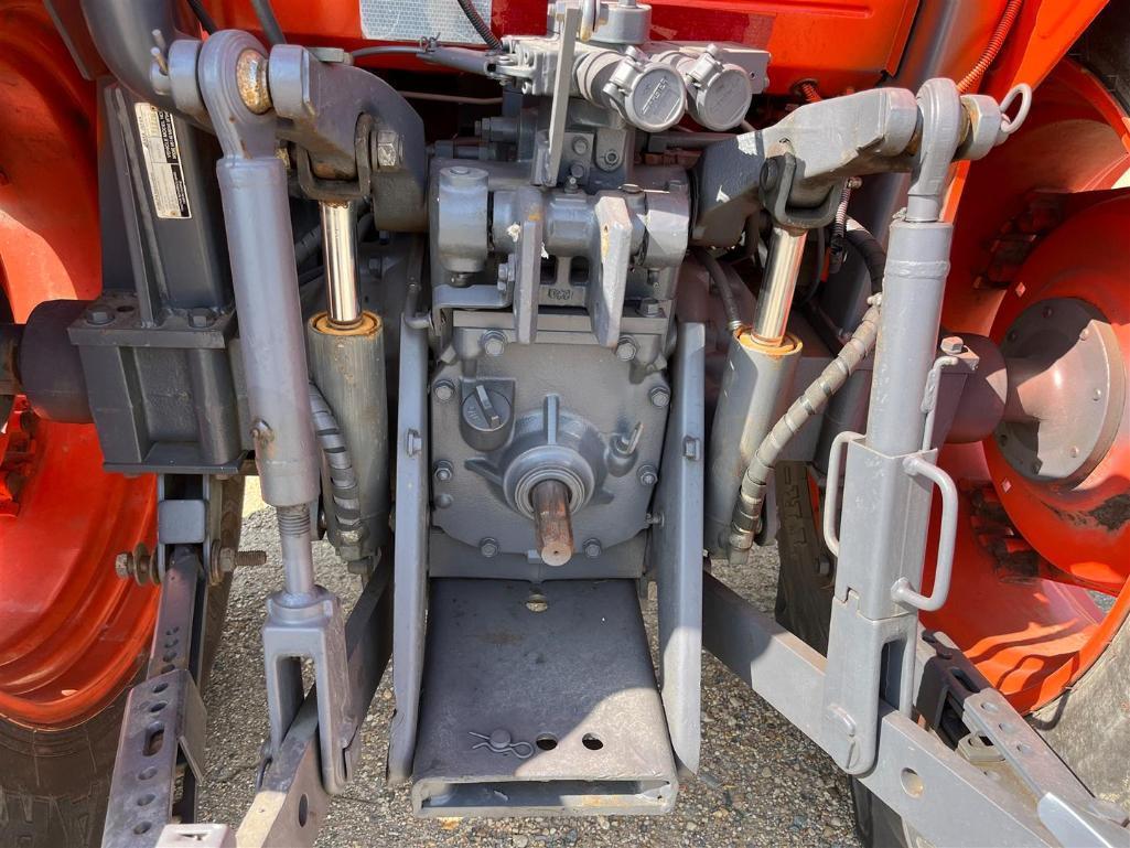 KUBOTA M7040 TRACTOR