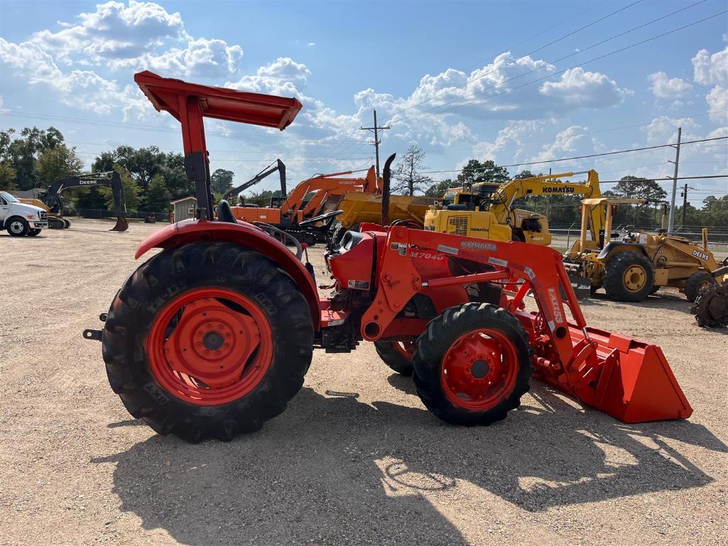 KUBOTA M7040 TRACTOR