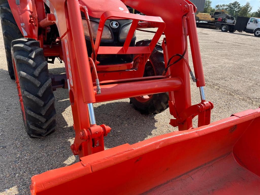 KUBOTA M7040 TRACTOR