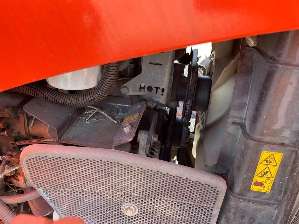 KUBOTA M7040 TRACTOR