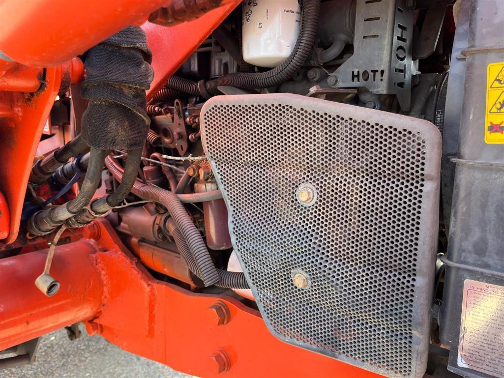 KUBOTA M7040 TRACTOR