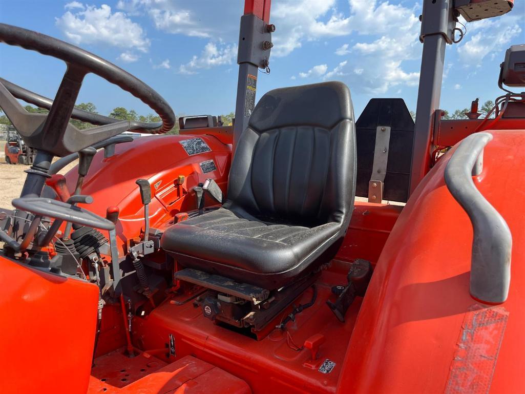 KUBOTA M7040 TRACTOR