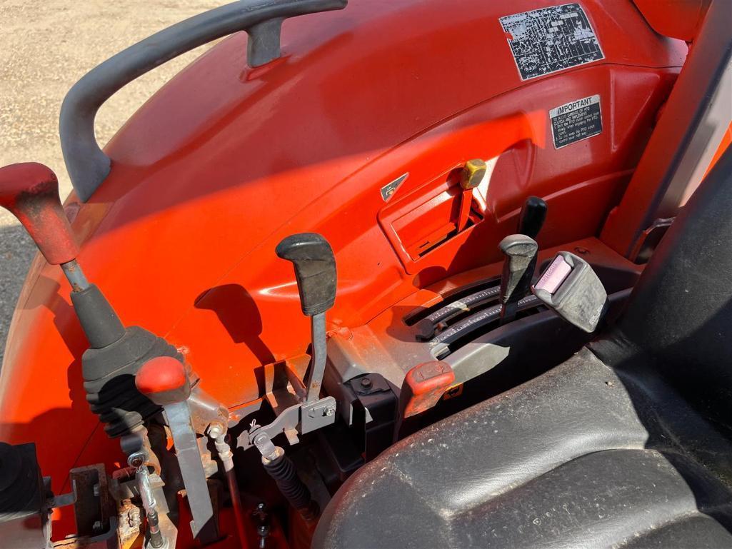KUBOTA M7040 TRACTOR