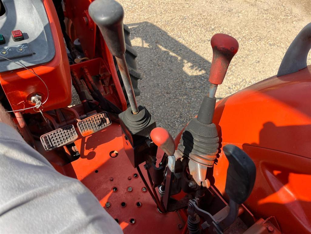 KUBOTA M7040 TRACTOR