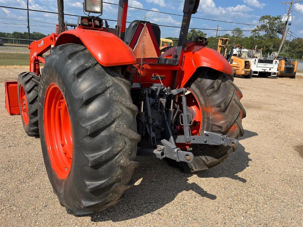 KUBOTA M7040 TRACTOR