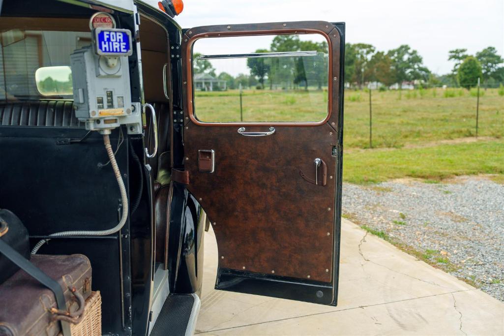 1957 AUSTIN FX3 TAXI