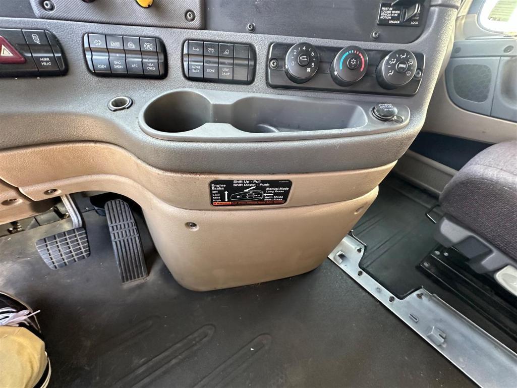 2016 FREIGHTLINER CASCADIA EVOLUTION