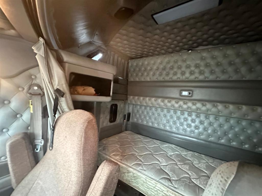 2010 KENWORTH T660
